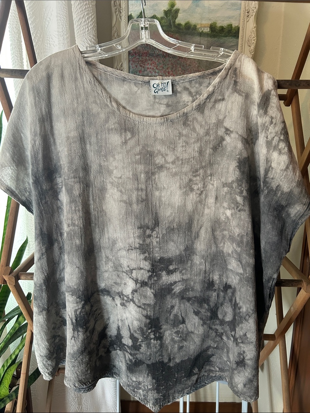 Oh My Gauze! Women's Black and Gray Tie-Dye Short Sleeve Top